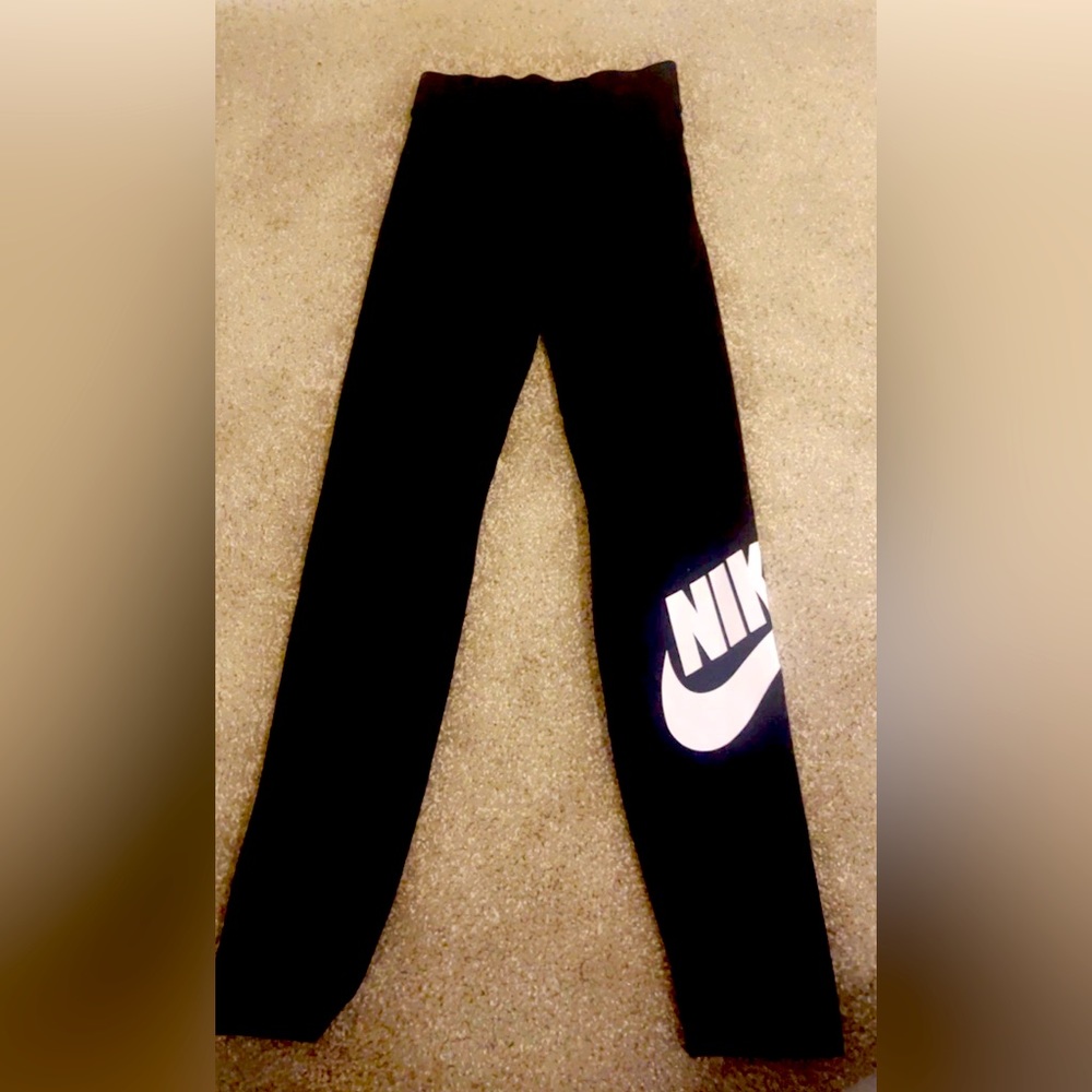 Nike leggings , size : xs , color : black and white .